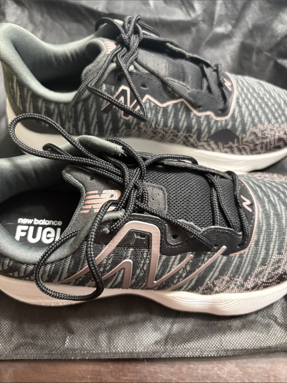 NWOT New Balance Black and Pink FuelCell Running Shoes - Picture 2 of 7